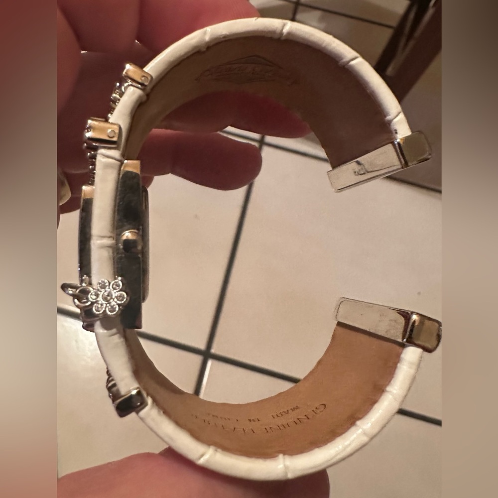 Victoria wieck bangle watch. New battery installed. - Picture 2 of 4
